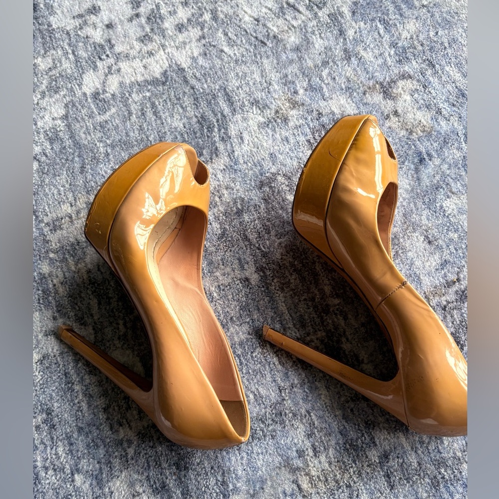 Cristian Dior Peep-Toe Platform Pumps in Camel Brown